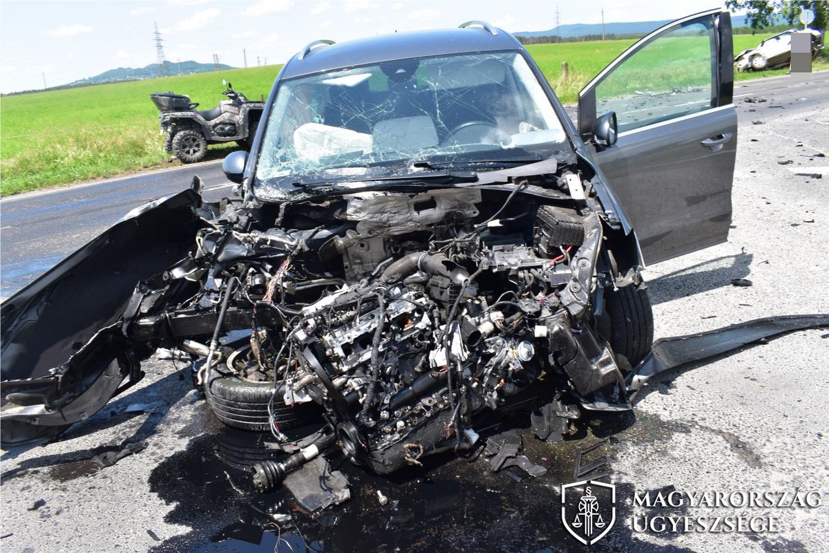16 km/óra sebességgel ütközött a 135-tel érkező kocsinak, de a sofőr meghalt